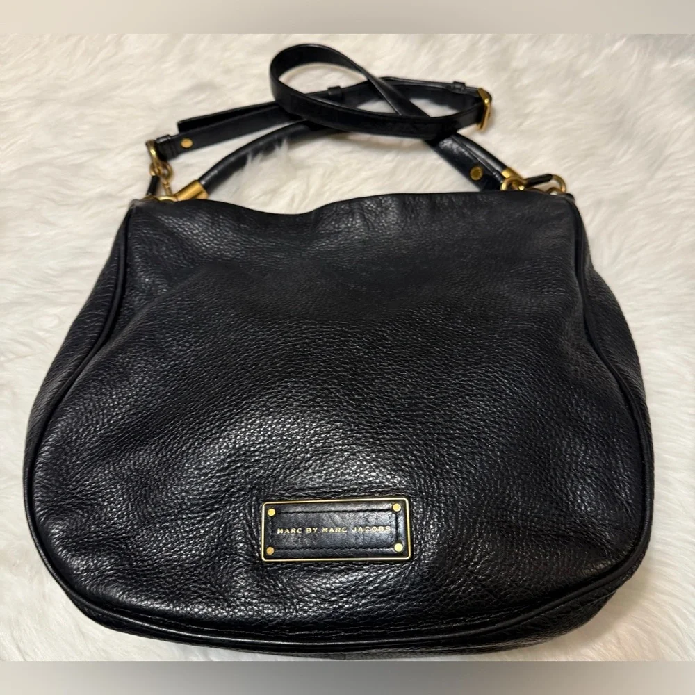 Marc Jacobs Hobo Black Pebbled Leather Bag with Gold Hardware - Picture 3 of 13